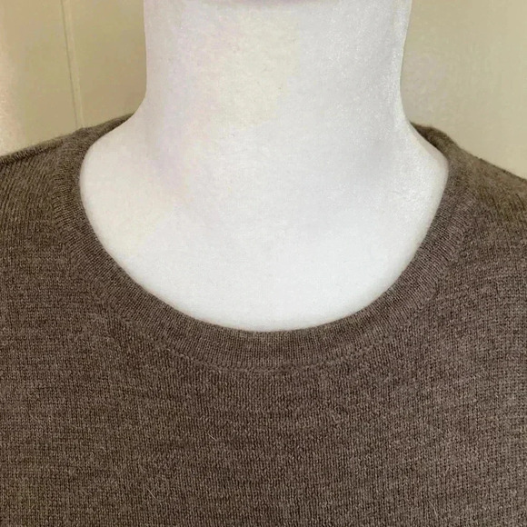 Mercer & Madison 100% Italian Merino Wool Brown Crew Neck Sweater Size Medium. - Picture 3 of 8